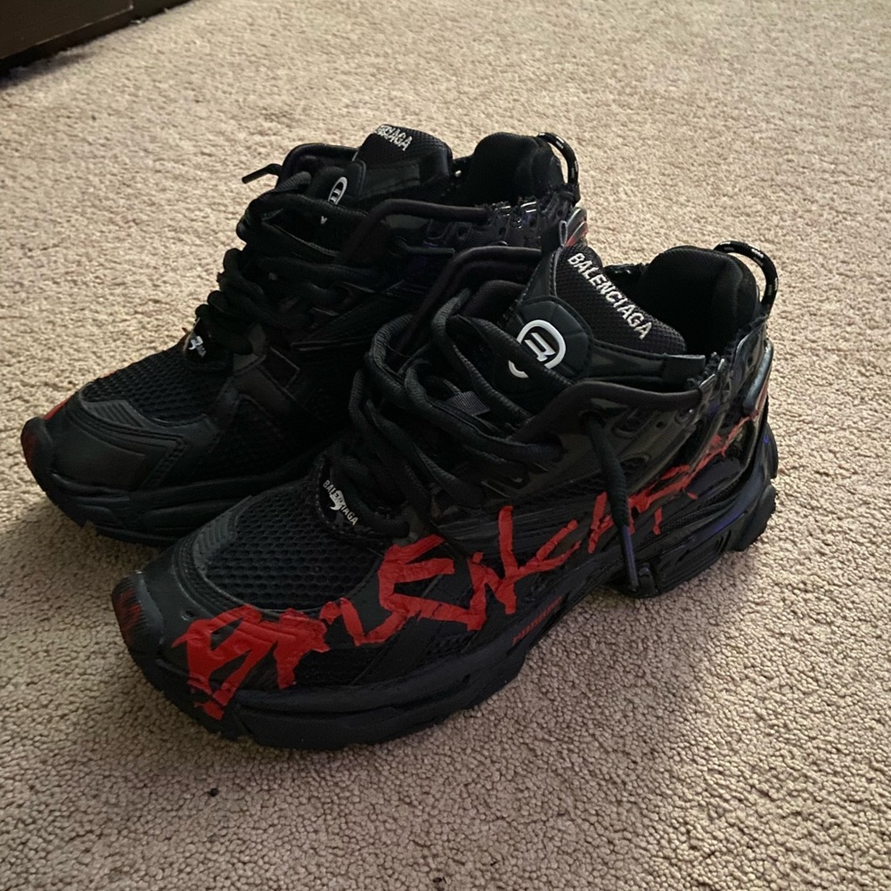 Balenciaga runner sneaker “Graffiti” Black Red 2023